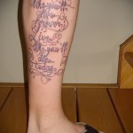 тату на ноге буквы - фото готовой татуировки - 20122015 № 5