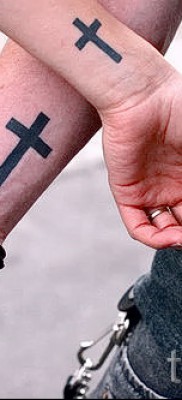 тату перевернутый крест — пример на фото от 08122015 № 39