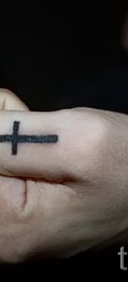 тату перевернутый крест — пример на фото от 08122015 № 48
