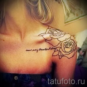 Фото эскиза татуировки с розами и надписью "count every beautiful thing" на плече. Линейный рисунок, готовый к переносу на кожу.