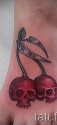 тату вишня и череп — примеры татуировки на фото от 30012016 4
