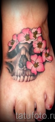 тату вишня и череп — примеры татуировки на фото от 30012016 7