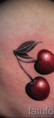 тату вишня на бедре — примеры татуировки на фото от 30012016 2