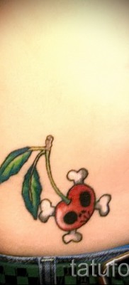 тату вишня на животе — примеры татуировки на фото от 30012016 2