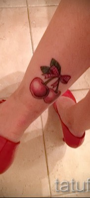 тату вишня на ноге — примеры татуировки на фото от 30012016 6