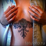 тату под грудиной у девушки - примеры татуировок на фотографии от 16012016 10