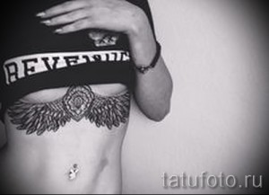 тату под грудиной у девушки - примеры татуировок на фотографии от 16012016 11