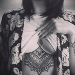 тату под грудиной у девушки - примеры татуировок на фотографии от 16012016 17