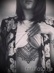 тату под грудиной у девушки - примеры татуировок на фотографии от 16012016 17
