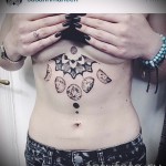 тату под грудиной фото - примеры татуировок на фотографии от 16012016 20