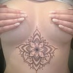 тату под грудиной фото - примеры татуировок на фотографии от 16012016 46