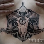тату под грудиной фото - примеры татуировок на фотографии от 16012016 48