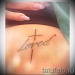 Cross Tattoo auf den Rippen - ein Foto mit einer Tätowierung auf dem Beispiel 03022016 2