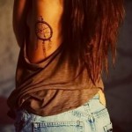Dreamcatcher Tattoo auf den Rippen - ein Foto mit einer Tätowierung auf dem Beispiel 03022016 3
