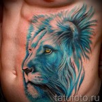 Löwe Tattoo auf den Rippen - ein Foto mit einer Tätowierung auf dem Beispiel 03022016 3