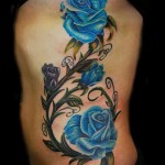 Rose Tattoo sur les côtes - une photo avec un tatouage sur l'exemple 03022016 1