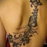 Tattoo-Muster auf der Rückseite der Frau - ein Foto Beispiel von 28022016 zu wählen 3