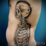Tattoo auf dem Mann Rippen - Foto Beispiel für eine Tätowierung auf 03022016 1