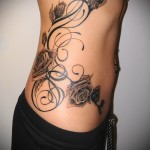 Tattoo auf den Rändern des Mädchenfoto - Foto mit einer Tätowierung auf dem Beispiel 03022016 3