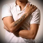 Tätowierung auf seinem Unterarm männlichen Muster - Foto Beispiel für die Auswahl von 28022016 2
