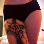 cross tattoo on his thigh 3