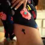 cross tattoo on his thigh 4