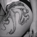 octopus tattoo on her hip 1