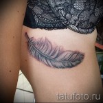 plume tatouage sur les côtes - une photo avec un tatouage sur l'exemple 03022016 5
