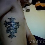 tatouage croix sur les côtes - une photo avec un tatouage sur l'exemple 03022016 1