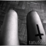 тату крест на бедре - примеры готовых тату в фотографиях 01022016 3