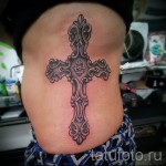 тату крест на ребрах - фотография с примером татуировки от 03022016 4