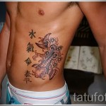 тату на ребрах иероглифы - фотография с примером татуировки от 03022016 2