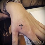 Kreuz-Tattoo auf der Hand - Fotos und Beispiele von 01032016 3