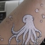 Белая татуировка - осьминог