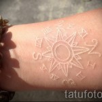 Белая татуировка - солнце и символы на руку