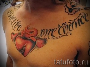 Фото тату на груди с изображением разбитого сердца, из которого вылетают птицы, и надписью 'One Chance'. Символизирует упущенную возможность.