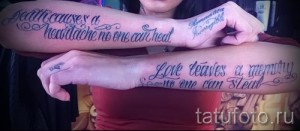 Фото тату: цитаты 'Death causes a heartache no one can heal' и 'Love leaves a memory no one can steal' на руках девушки. Черно-серые татуировки.
