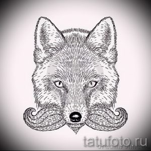 Фото тату с изображением головы лисы с большими усами, выполненной в стиле олдскул, с использованием четких линий и ярких цветов.