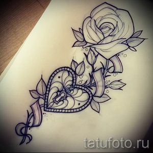 Фото эскиза татуировки с изображением розы и сердца с ключом. Символический рисунок тату, олицетворяющий любовь и верность.