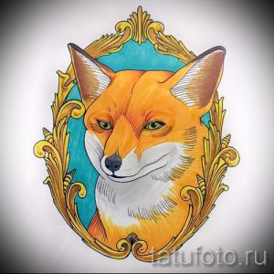 Фото татуировки лисы, изображенной на фоне голубого неба в старинной золотой раме. Рисунок выполнен в ярких, насыщенных цветах и отличается высокой детализацией.