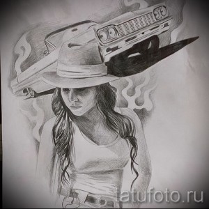 Черно-белый эскиз татуировки с изображением девушки и автомобиля в стиле чикано, с элементами пламени. Детализированный рисунок, реалистичный стиль.