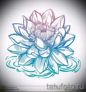 Эскиз татуировки лотоса, выполненный в технике line art с использованием тонких синих линий и акцентами розового цвета. Идеально для минималистичных тату.