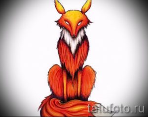 Эскиз татуировки лисы, выполненный в ярких оранжевых и красных тонах, с изображением пламени и дыма.