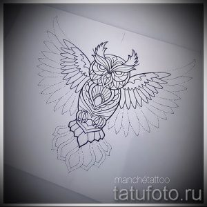 Детализированный эскиз татуировки совы, выполненный в стиле оригами. Геометрические формы, линии и тени создают эффект объемности и реалистичности.