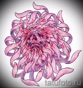 Фото тату: цветок, трансформирующийся в череп, с капельками крови. Мрачный и детализированный рисунок татуировки, выполненный в красных и фиолетовых тонах.