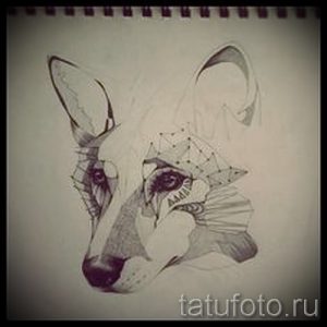 Эскиз татуировки волка, выполненный в современном стиле с использованием геометрических фигур и линий. Черно-белый рисунок для вдохновения.