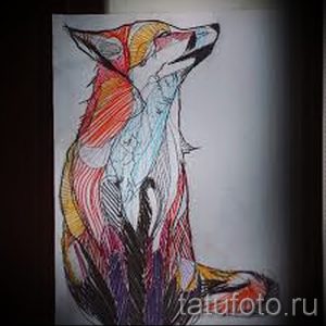 Эскиз татуировки лисы, выполненный в яркой графической технике с использованием красных, желтых и черных линий. Идеально для любителей оригинальных рисунков.