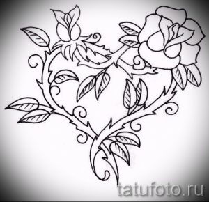 Черно-белый эскиз татуировки в форме сердца, сплетенного из роз и листьев. Изящный и нежный рисунок для девушек.