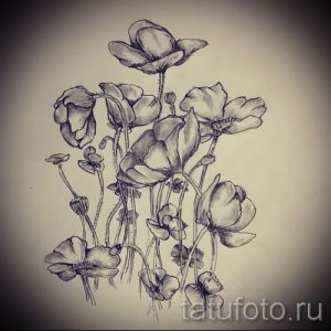 Черно-белый эскиз татуировки с изображением поля маков. Идеально подходит для нанесения на спину или бедро.
