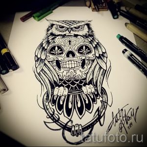 Мрачный и красивый эскиз татуировки совы, в которой интегрирован череп с цветами и другими символами. Подходит для сильных личностей.